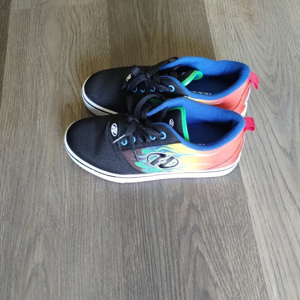 Heelys youth shoes size 5 USA